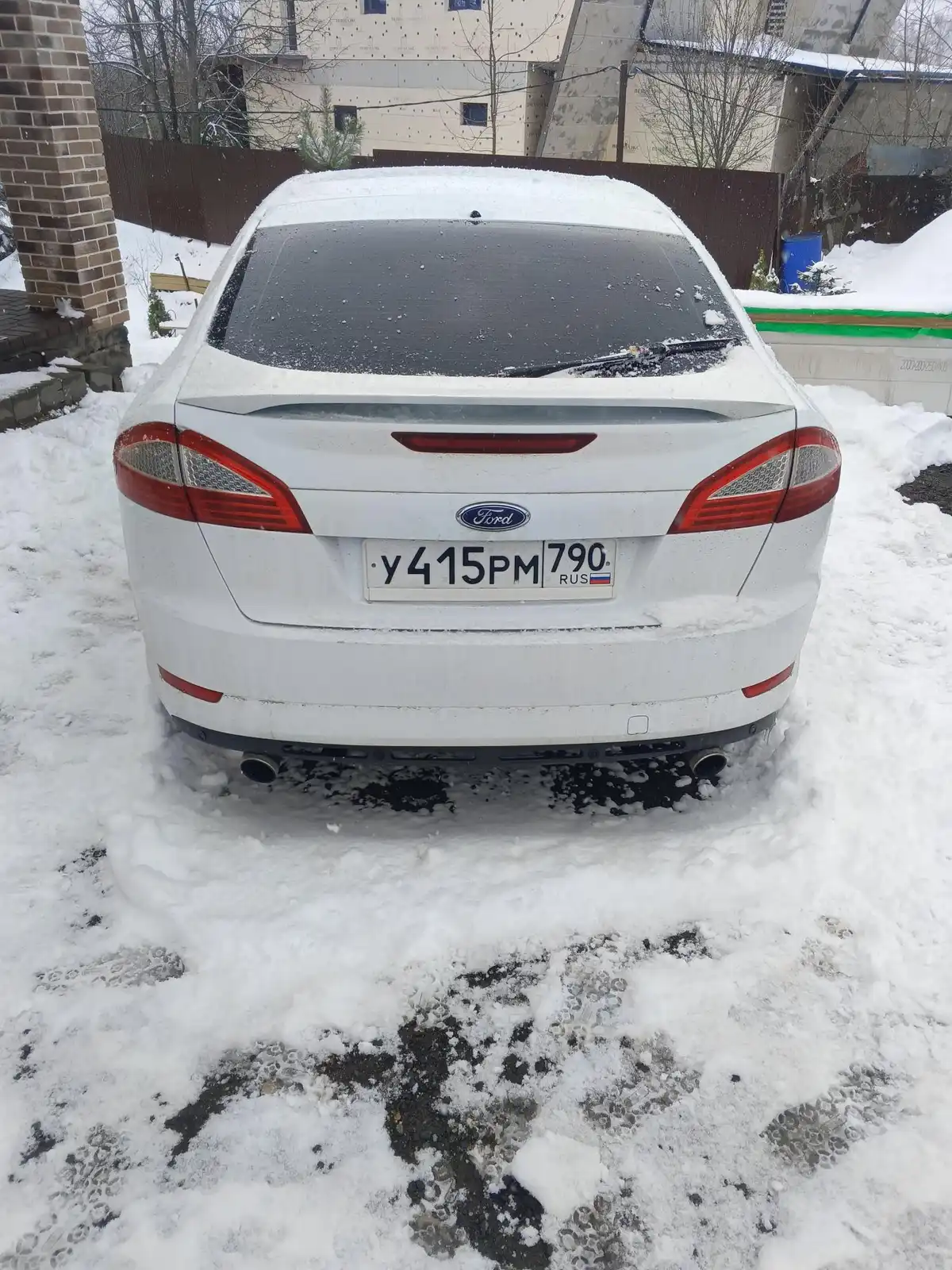 Фото автомобиля FORD MONDEO, 2011 — госномер У415РМ790. Цвет: Белый