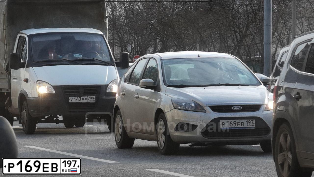 Фото автомобиля FORD FOCUS, 2010 — госномер Р169ЕВ197. Цвет: СЕРЕБРИСТЫЙ