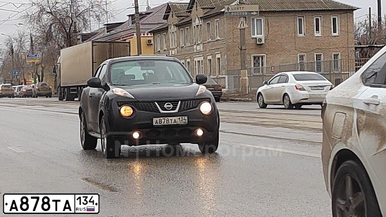 Фото автомобиля NISSAN JUKE, 2013 — госномер А878ТА134. Цвет: ЧЕРНЫЙ
