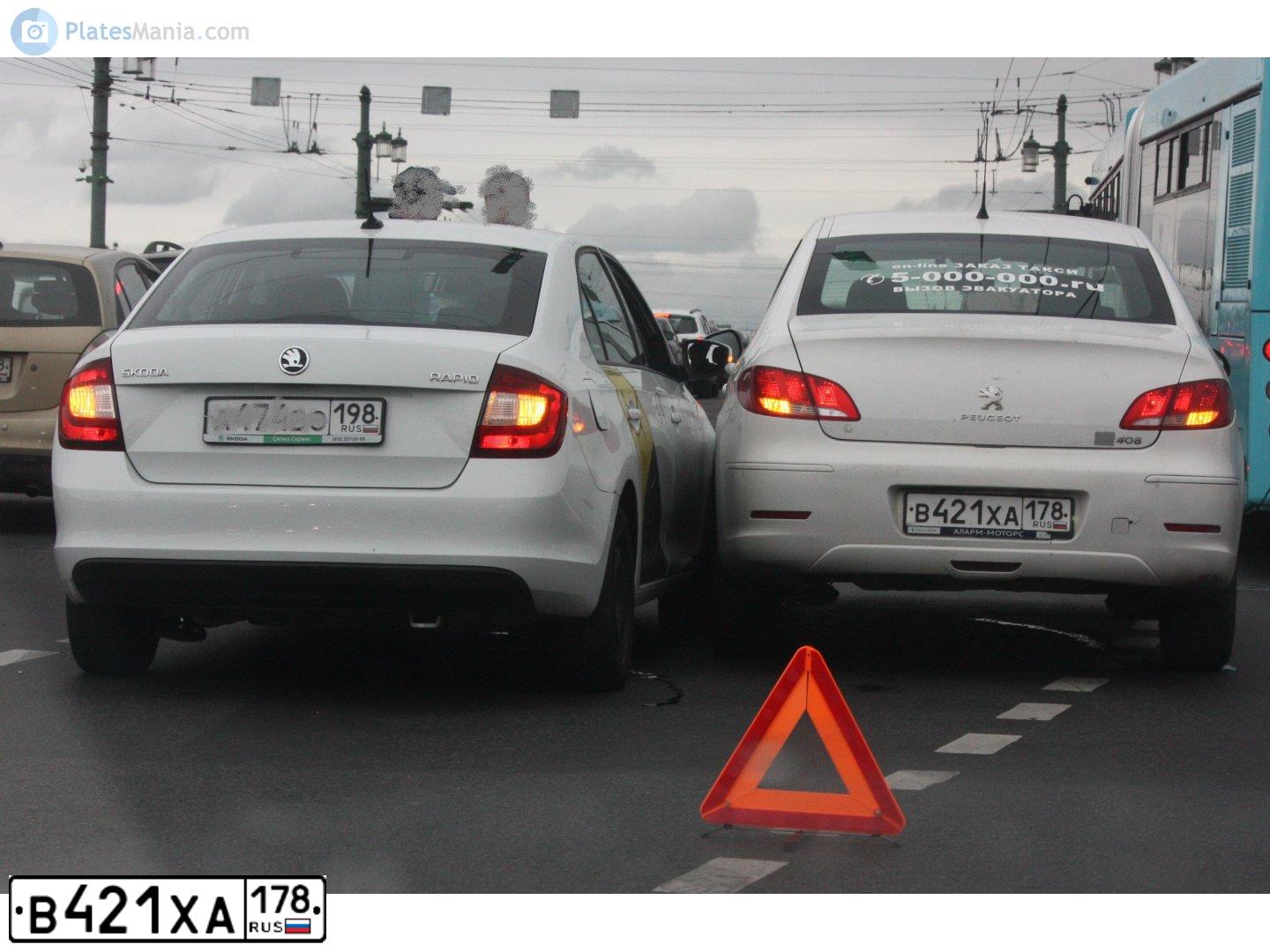 Фото автомобиля PEUGEOT 408, 2013 — госномер В421ХА178. Цвет: Белый