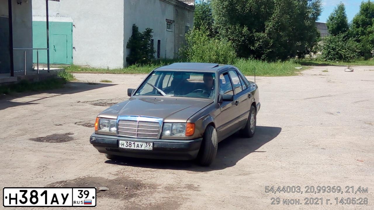Фото автомобиля MERCEDES E-KLASSE, 1989 — госномер Н381АУ39