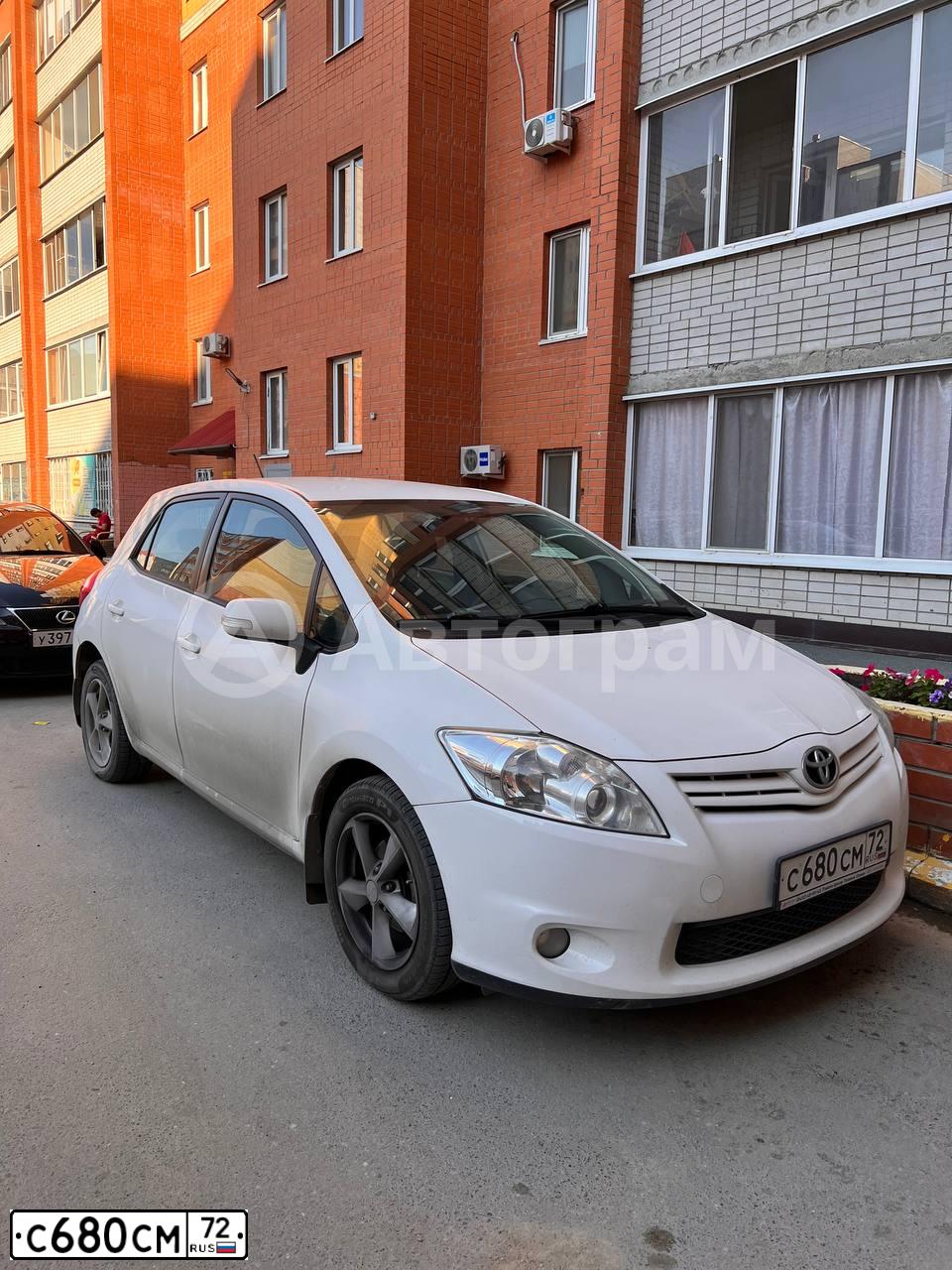 Фото автомобиля TOYOTA AURIS, 2011 — госномер С680СМ72. Цвет: БЕЛЫЙ