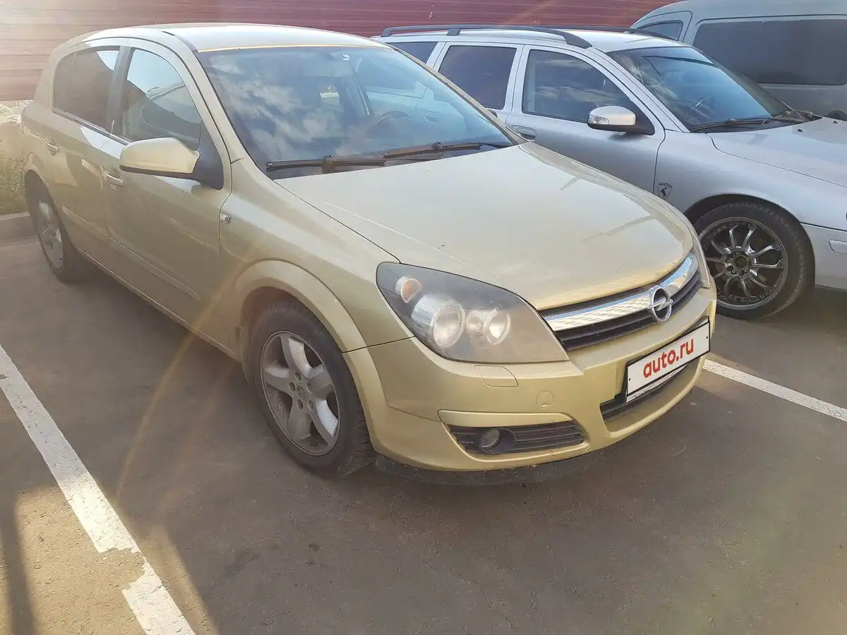 Фото автомобиля OPEL ASTRA, 2004 — госномер М867СС790. Цвет: ЗОЛОТИСТЫЙ