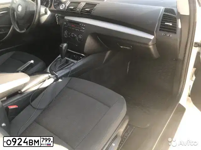 Фото автомобиля BMW SERIE 1, 2010 — госномер В077ЕМ197. Цвет: Белый