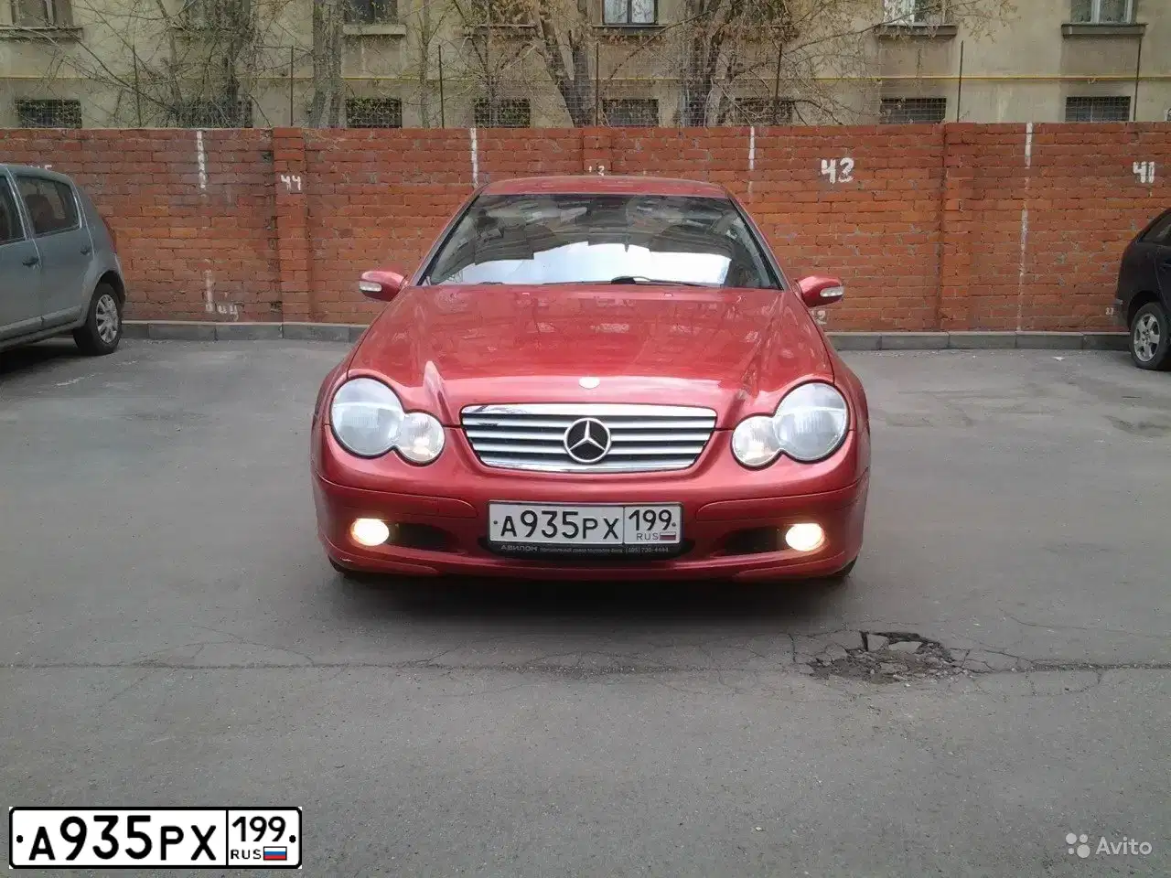 Фото автомобиля MERCEDES C-KLASSE, 2002 — госномер А935РХ199. Цвет: Красный
