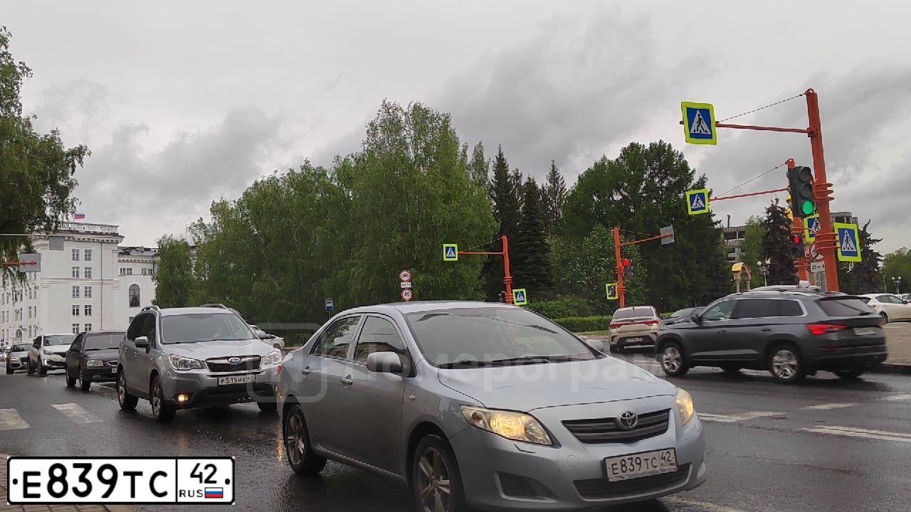 Фото автомобиля TOYOTA COROLLA, 2008 — госномер Е839ТС42. Цвет: СВЕТЛО ГОЛУБОЙ