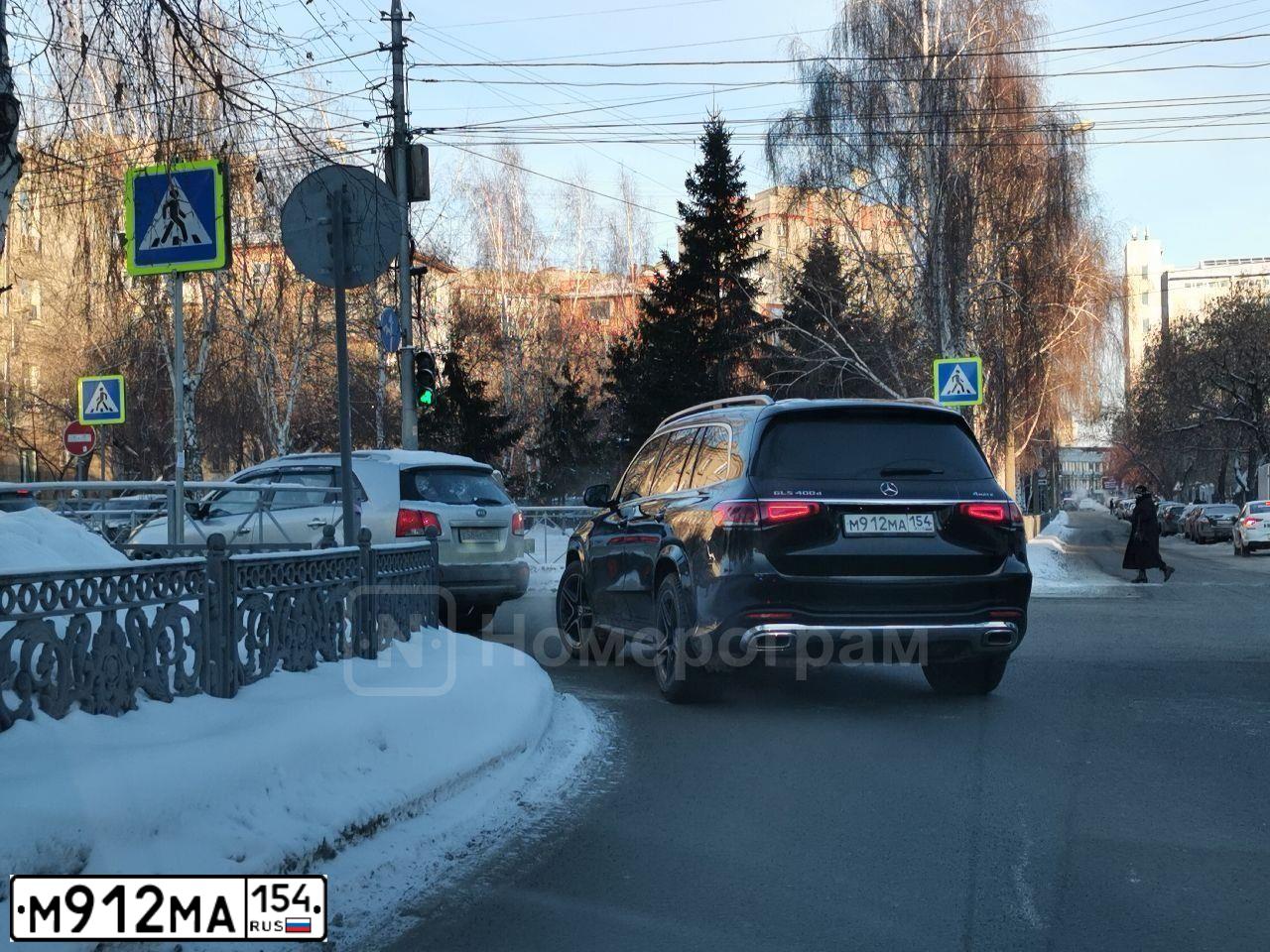 Фото автомобиля MERCEDES GL-KLASSE, 2013 — госномер М912МА154. Цвет: Белый