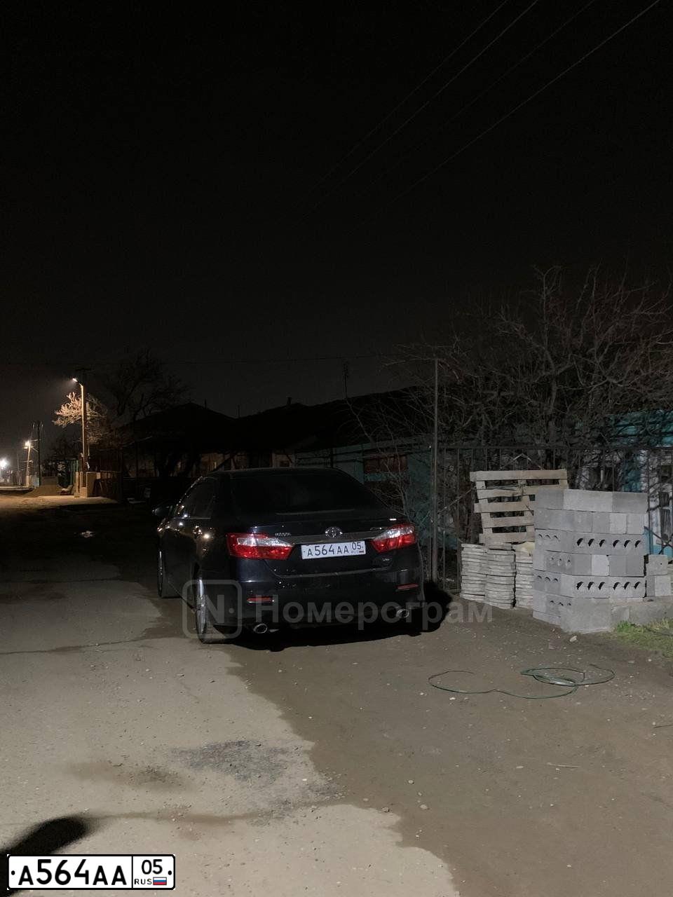 Фото автомобиля TOYOTA LANDCRUISER 200, 2008 — госномер О006РК199. Цвет: ЧЕРНЫЙ