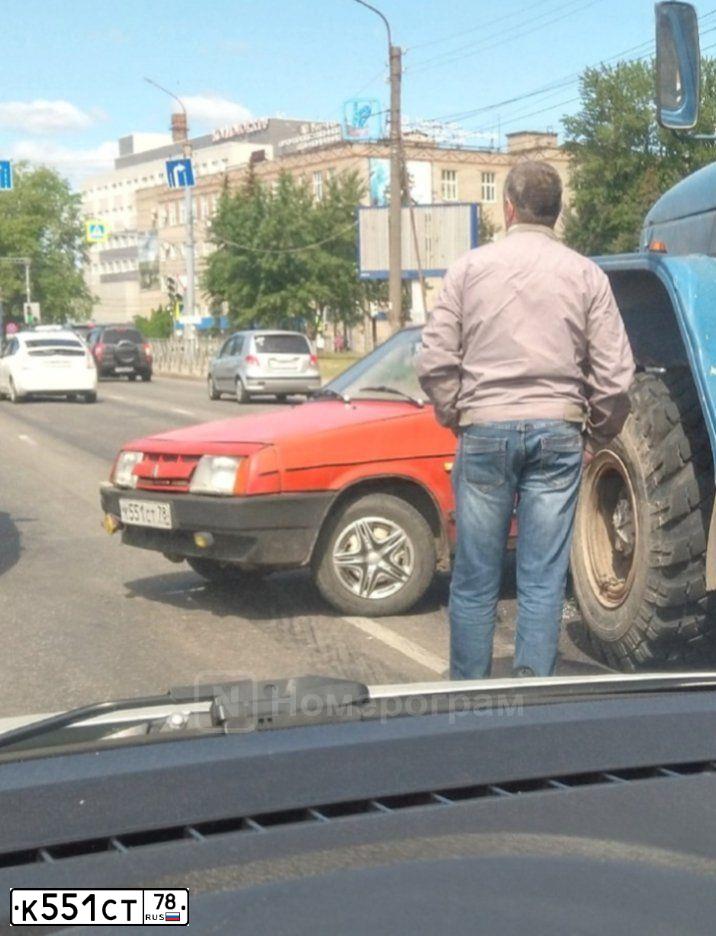 Фото автомобиля LADA 2109, 1988 — госномер Е641ЕУ147. Цвет: Красный