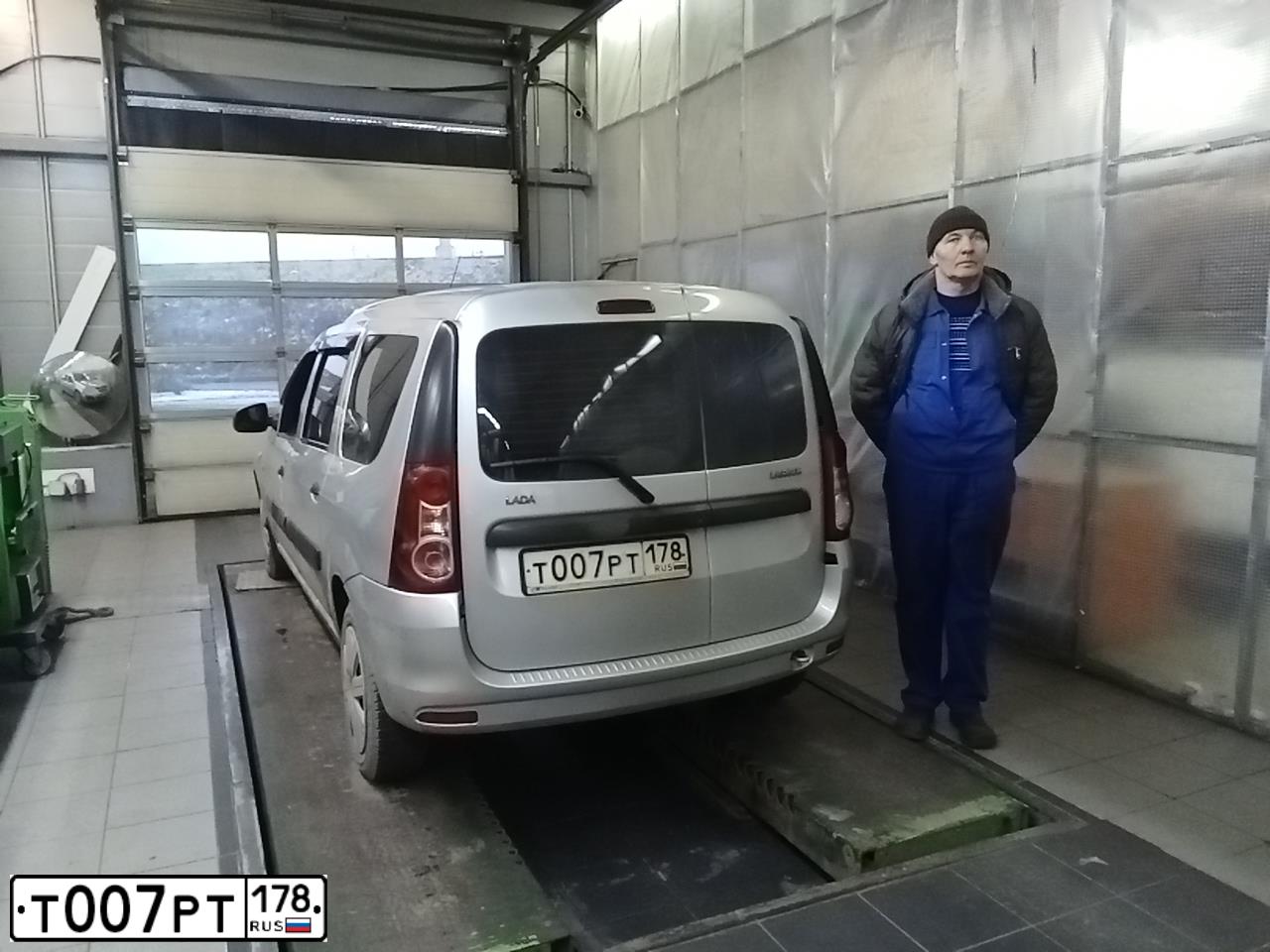 Фото автомобиля LADA LARGUS, 2015. Цвет: СЕРЕБРИСТЫЙ