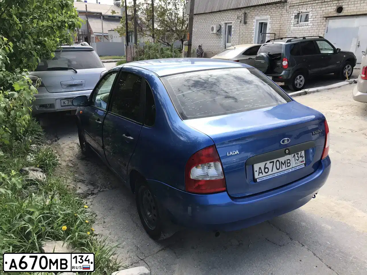 Фото автомобиля LADA 1118 KALINA, 2009 — госномер А670МВ134. Цвет: ЯРКО-СИНИЙ