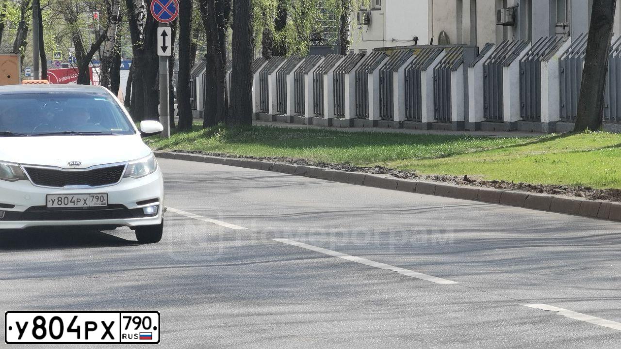 Фото автомобиля KIA RIO, 2017 — госномер А201УА777. Цвет: БЕЛЫЙ-ЖЕЛТЫЙ-СЕРЫЙ