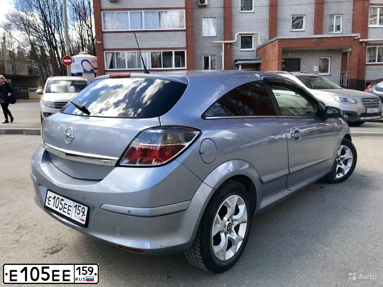 Фото автомобиля OPEL ASTRA, 2007 — госномер К230НТ18. Цвет: СЕРЫЙ