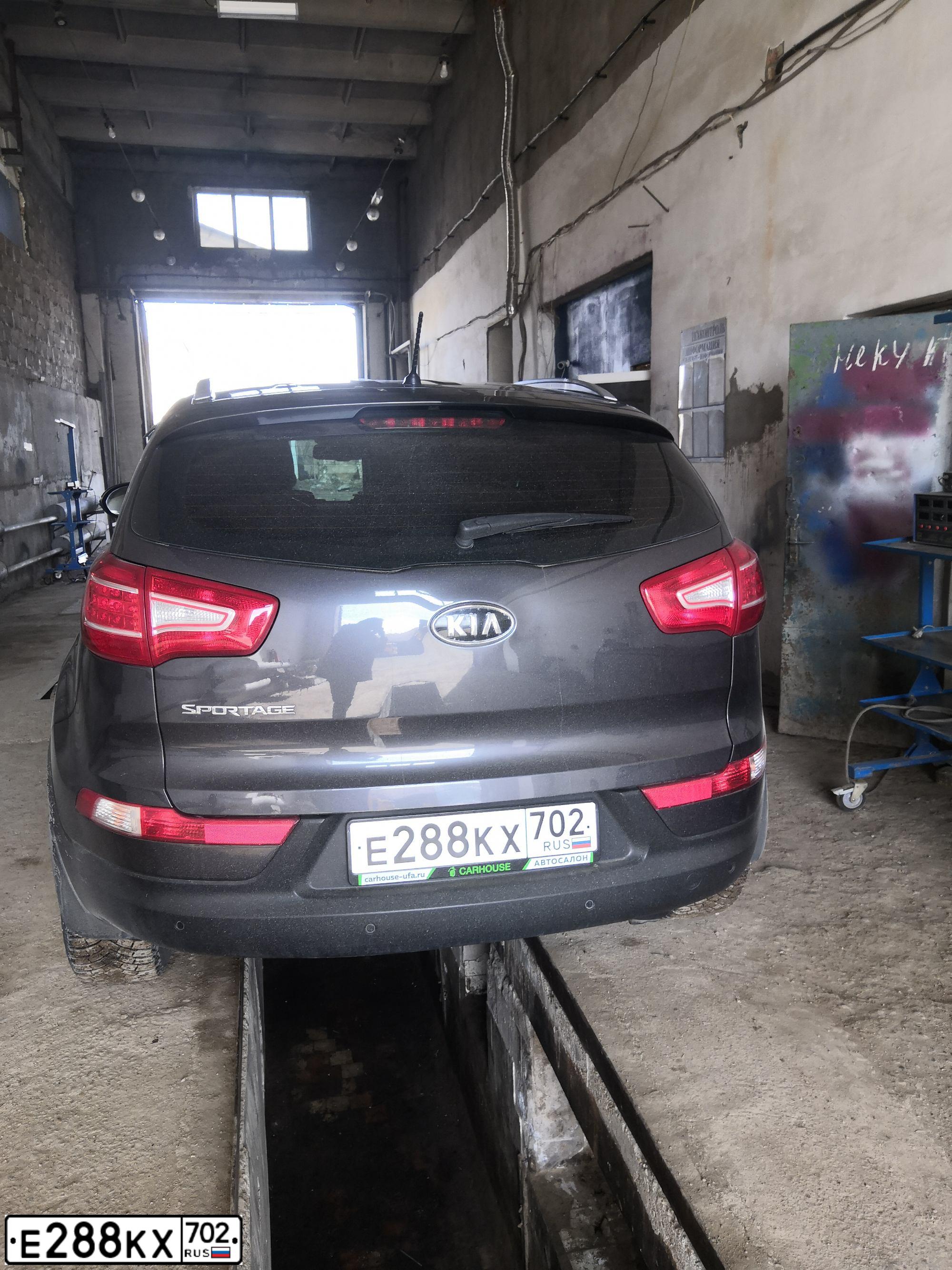 Фото автомобиля KIA SPORTAGE, 2011 — госномер С455ОТ190. Цвет: СЕРЫЙ