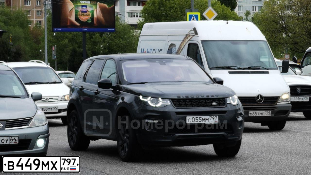 Фото автомобиля INFINITI QX70 /FX/, 2012 — госномер Х032ХХ150. Цвет: Белый