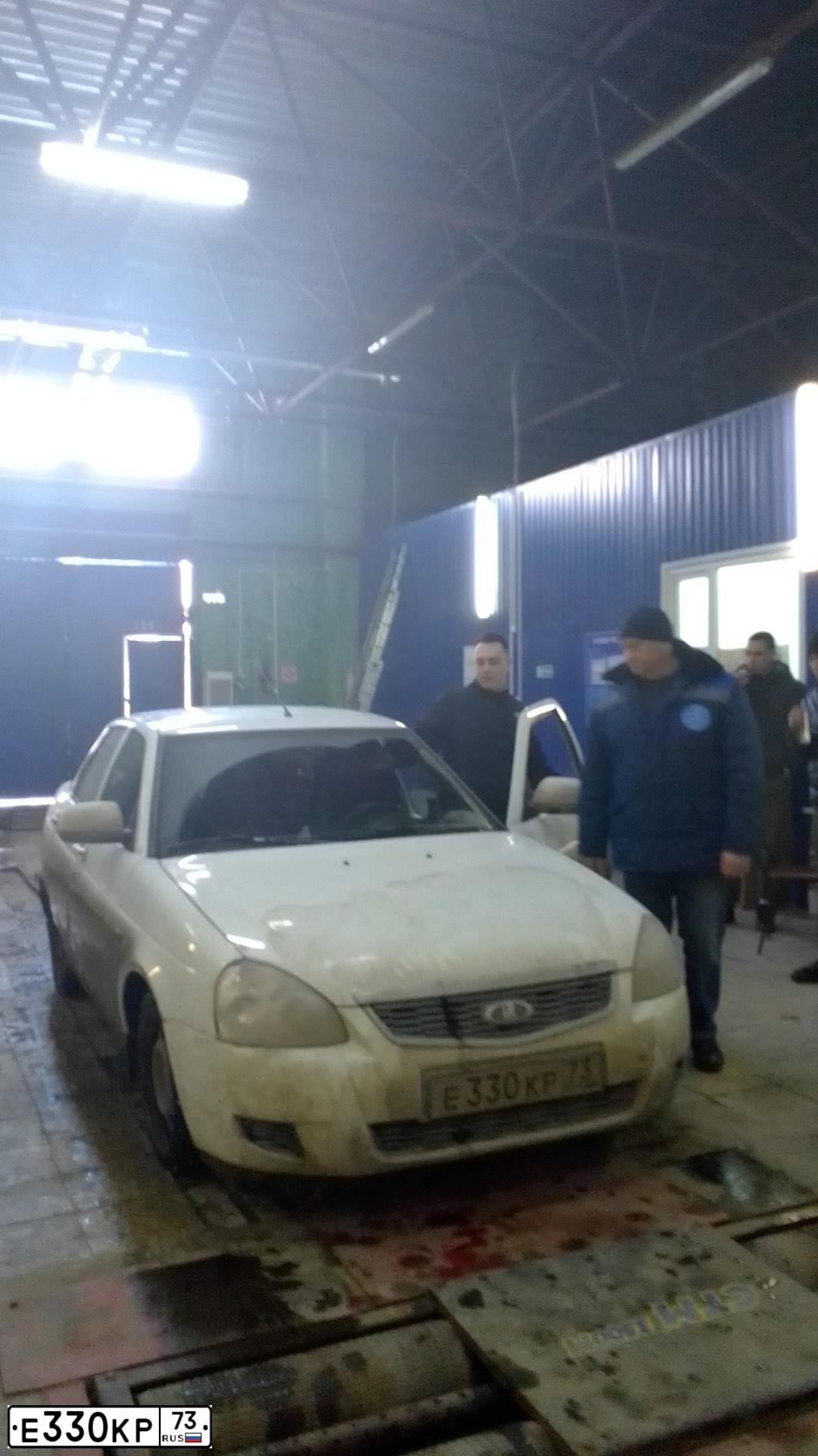 Фото автомобиля LADA 2170 PRIORA, 2011 — госномер Е330КР73. Цвет: Белый