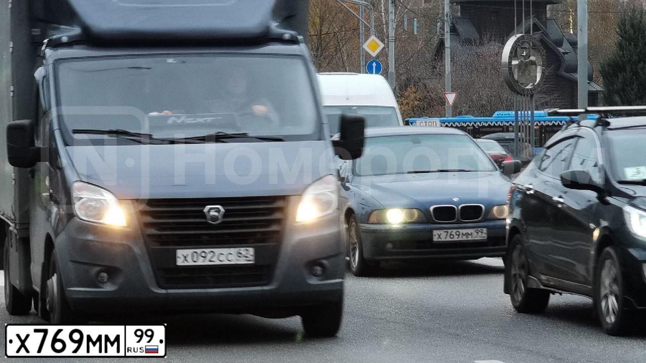 Фото автомобиля BMW SERIE 5, 2002 — госномер Х769ММ99. Цвет: синий