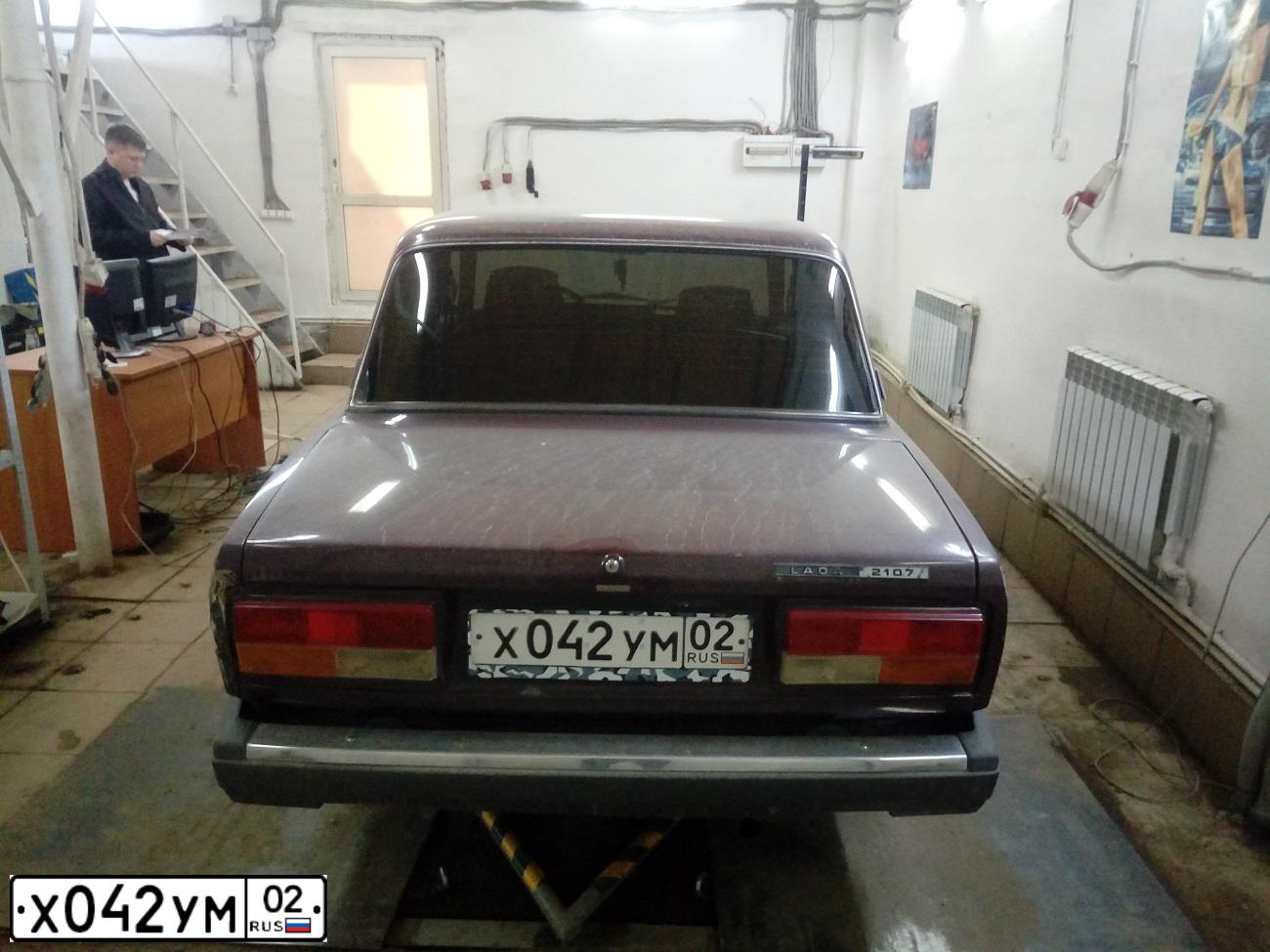 Фото автомобиля LADA 2107, 2006 — госномер Х042УМ02. Цвет: ТЕМНО-ВИШНЕВЫЙ