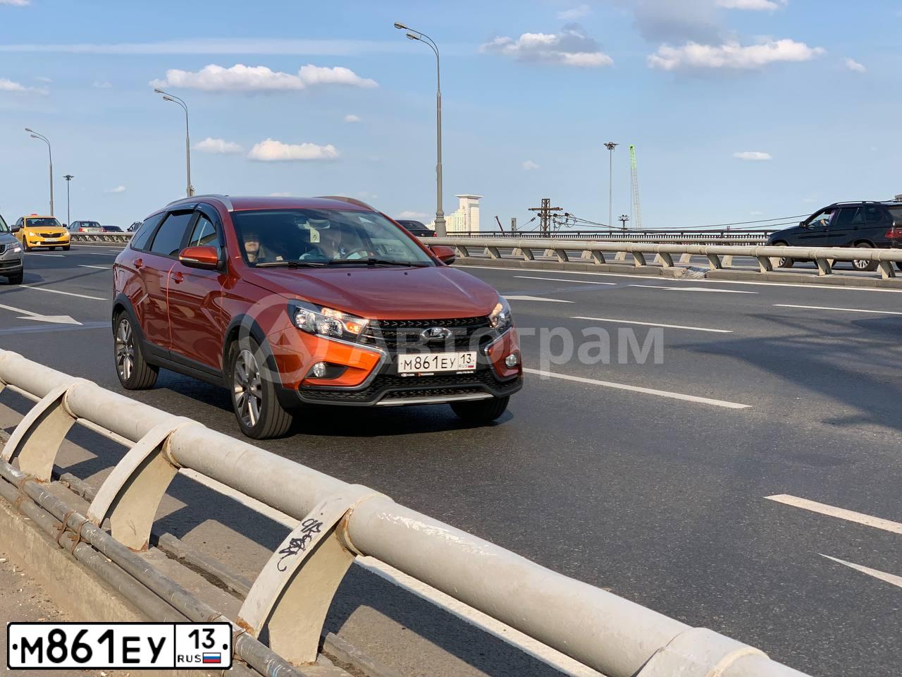Фото автомобиля ЛАДА ВЕСТА, 2021 — госномер Е884ЕТ977