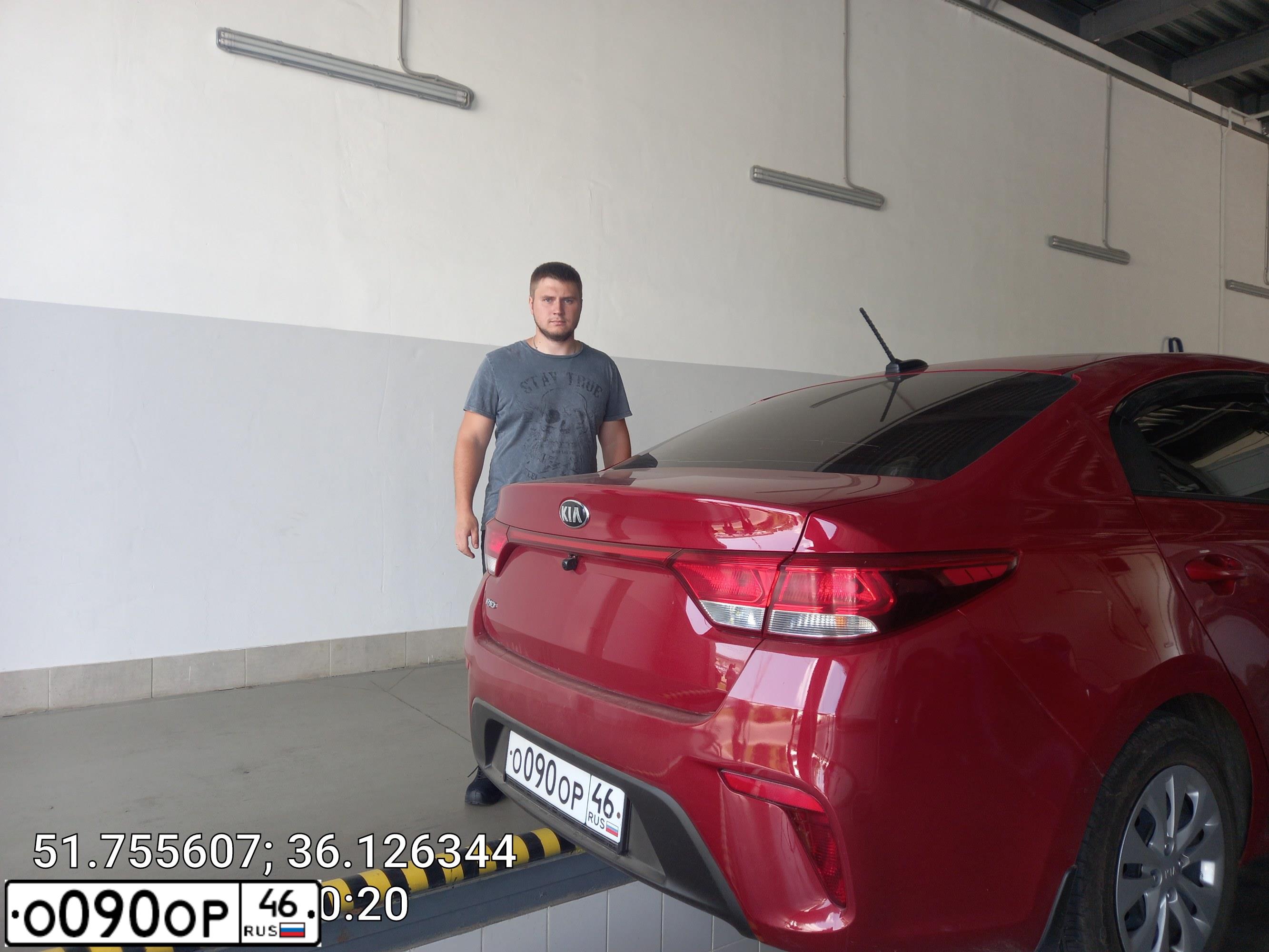 Фото автомобиля KIA RIO, 2019 — госномер О090ОР46. Цвет: Красный