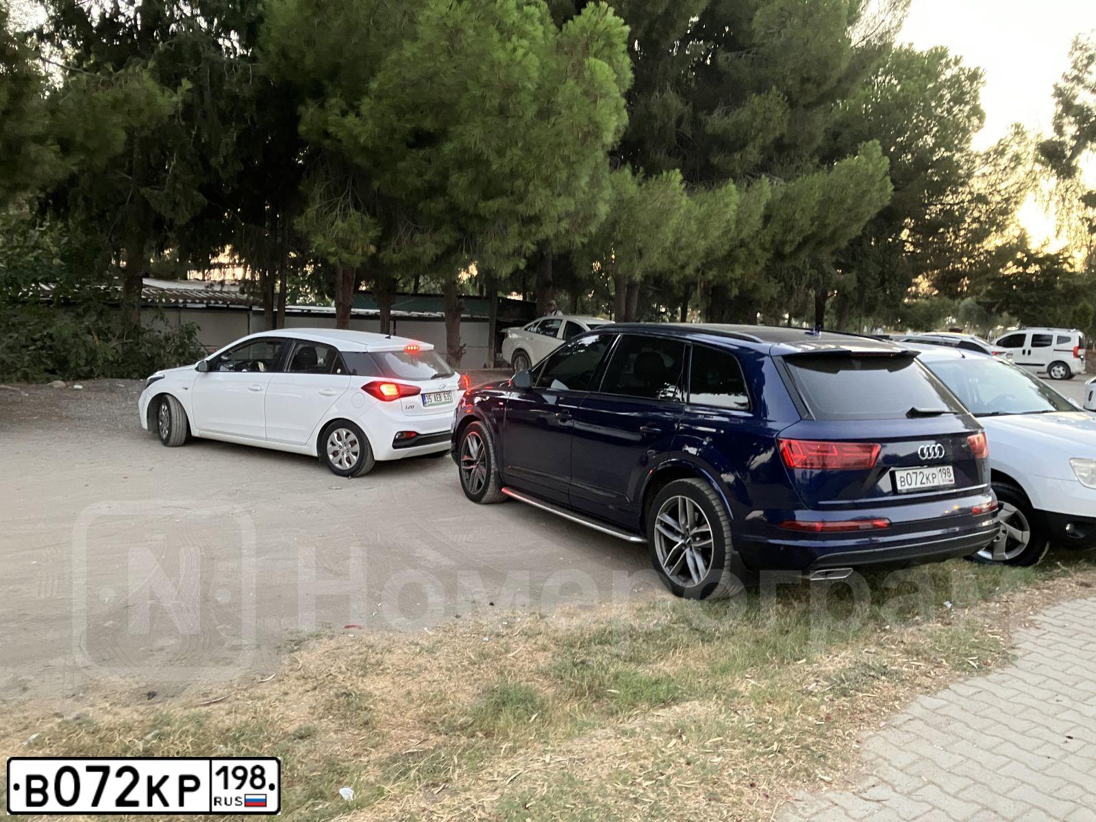 Фото автомобиля AUDI Q7, 2018 — госномер Т545РТ797. Цвет: синий