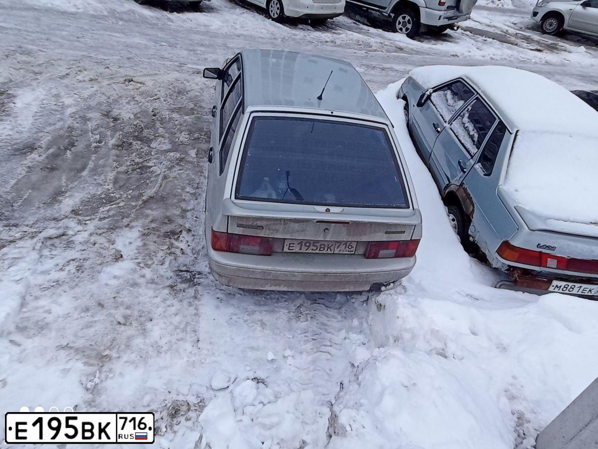 Фото автомобиля LADA 2114 SAMARA, 2005 — госномер В808ВМ116. Цвет: МОЛОЧНО-БЕЛЫЙ СЕРЕБРИСТЫЙ