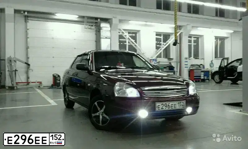 Фото автомобиля VOLKSWAGEN PASSAT, 1997 — госномер Е296ЕЕ152. Цвет: СЕРЕБРИСТЫЙ