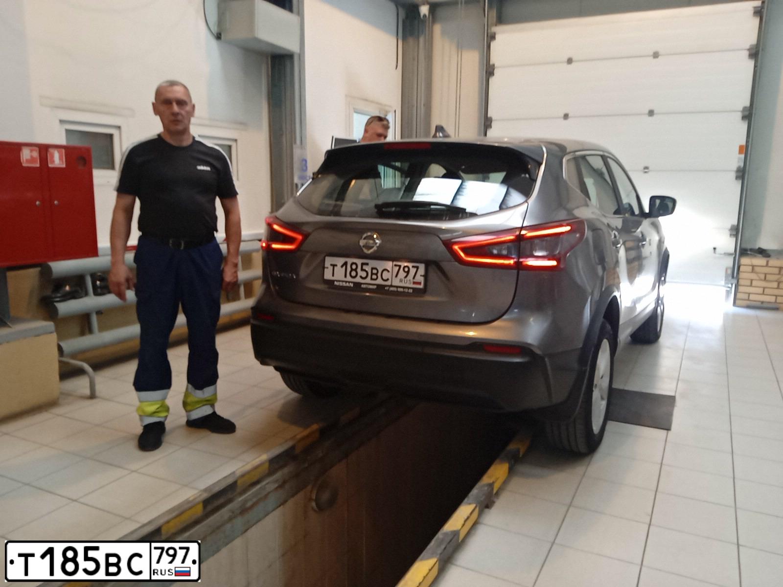 Фото автомобиля NISSAN QASHQAI, 2019 — госномер Р937ЕК159. Цвет: СЕРЫЙ