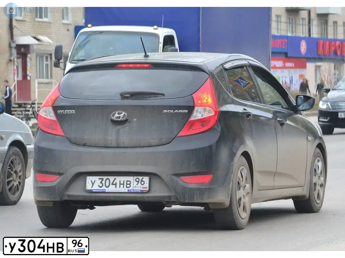 Фото автомобиля HYUNDAI SOLARIS, 2012 — госномер У304НВ96. Цвет: ЧЕРНЫЙ