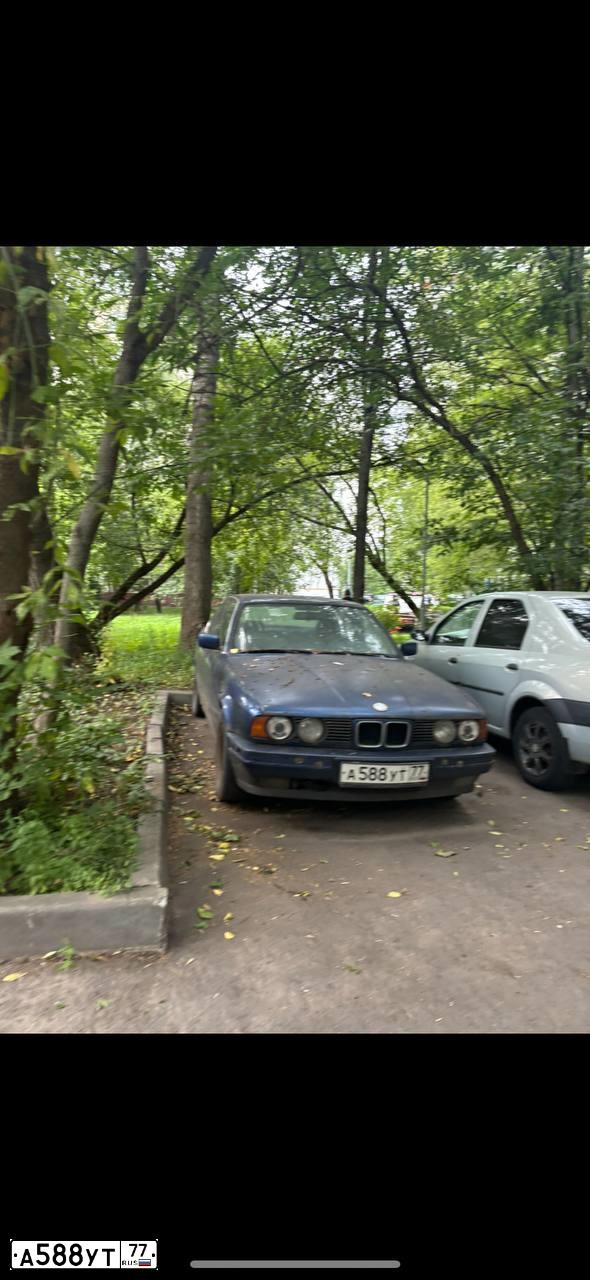 Фото автомобиля BMW SERIE 5, 1994 — госномер А588УТ77. Цвет: СИНИЙ