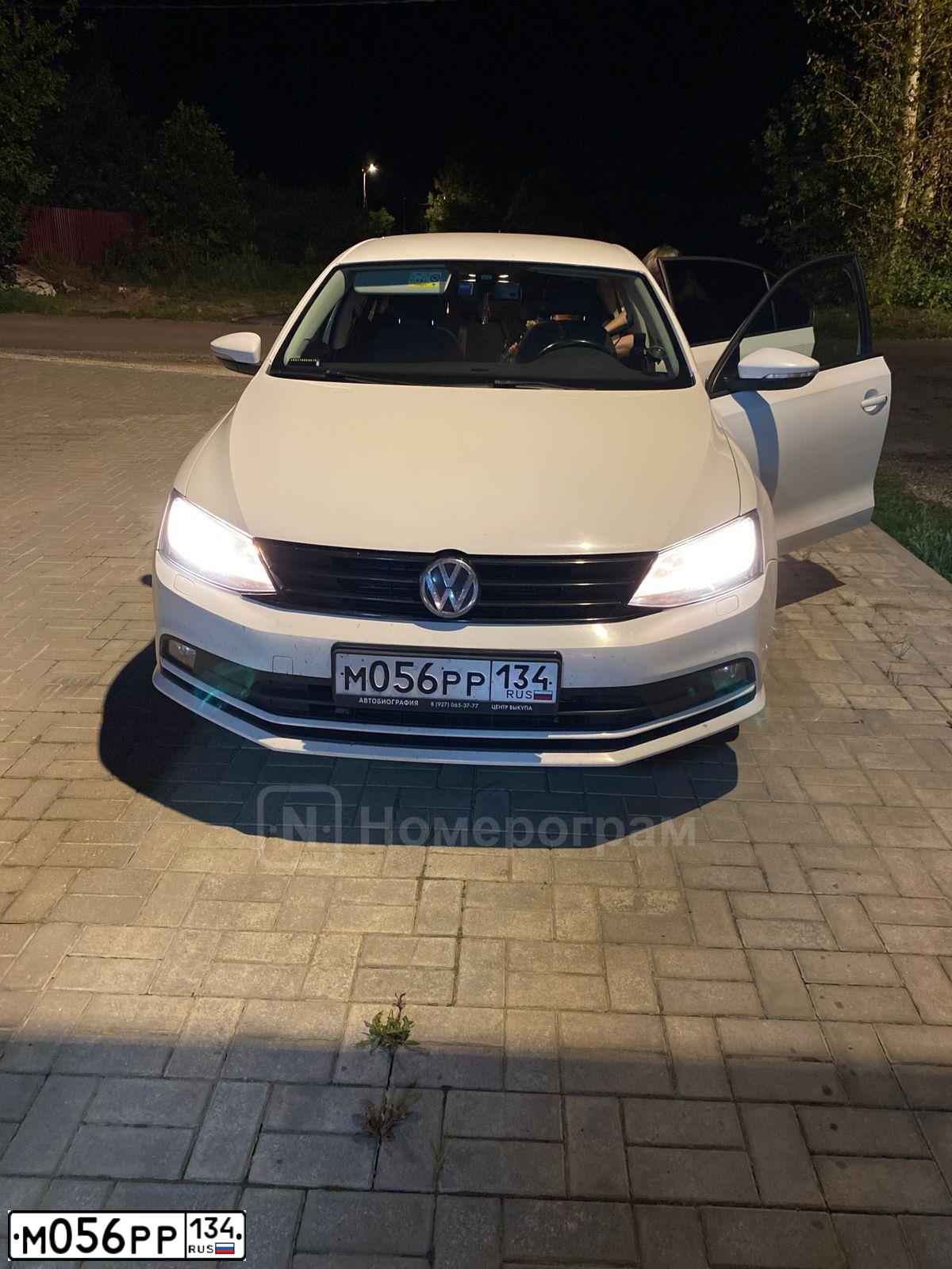 Фото автомобиля VOLKSWAGEN JETTA, 2015 — госномер Т120СУ198. Цвет: Белый