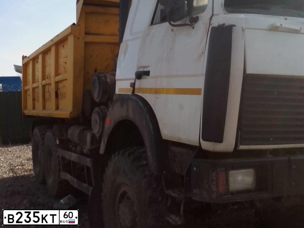 Фото автомобиля MAZ 6517 /6X6/, 2014 — госномер В235КТ60. Цвет: БЕЛЫЙ