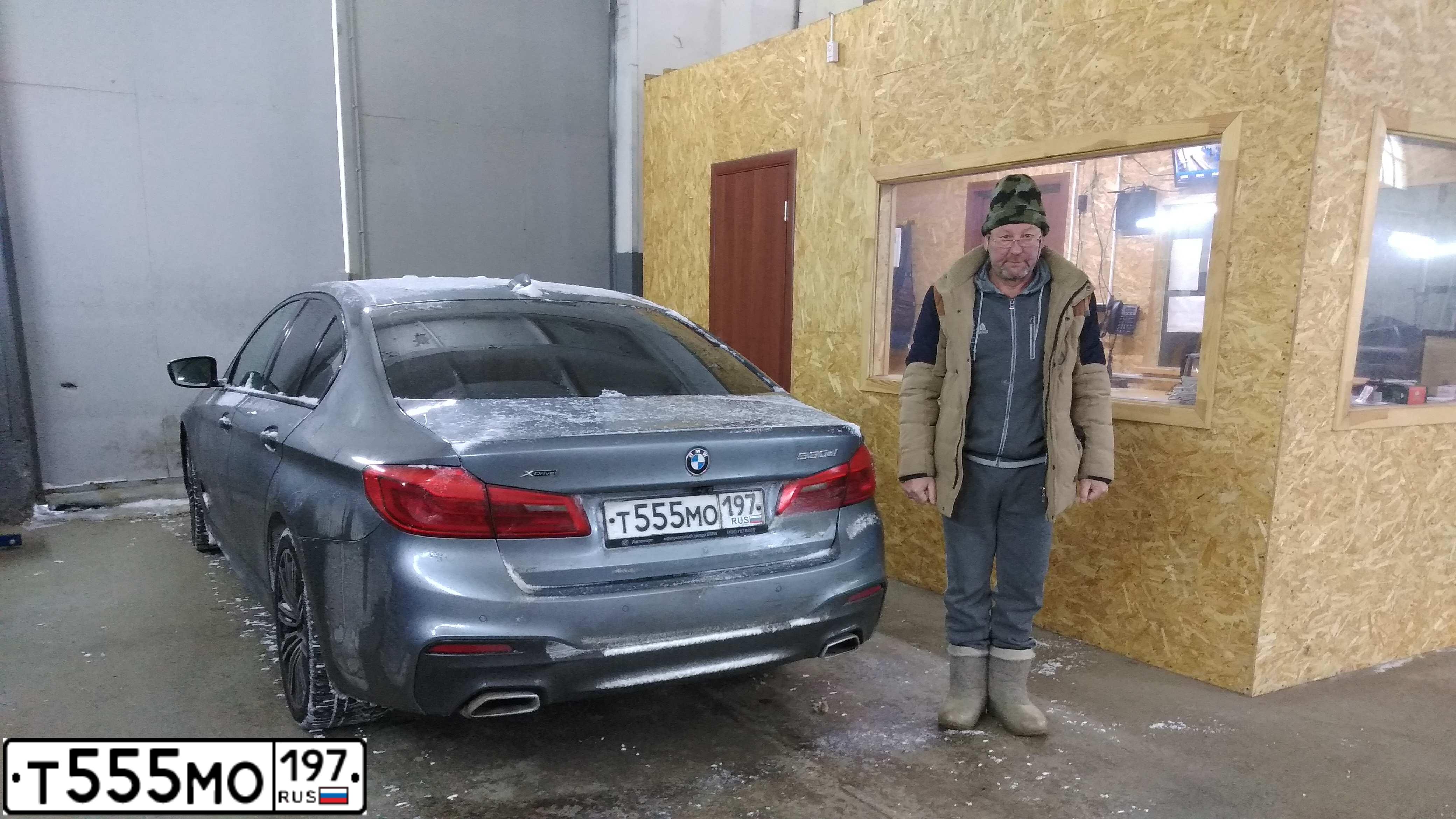 Фото автомобиля BMW SERIE 5, 2011 — госномер Т555МО197. Цвет: БЕЛЫЙ