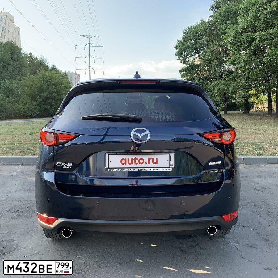 Фото автомобиля MAZDA CX-5, 2017 — госномер Р800СА29. Цвет: синий