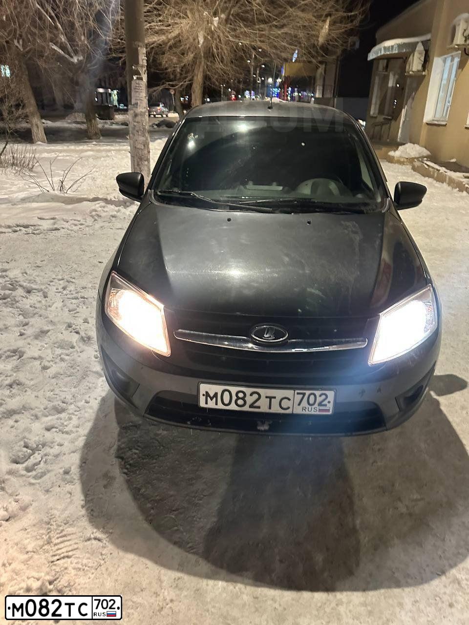 Фото автомобиля LADA 2190 GRANTA, 2017 — госномер Е948ЕР156. Цвет: СЕРЕБРИСТО-ТЕМНО-СЕРЫЙ