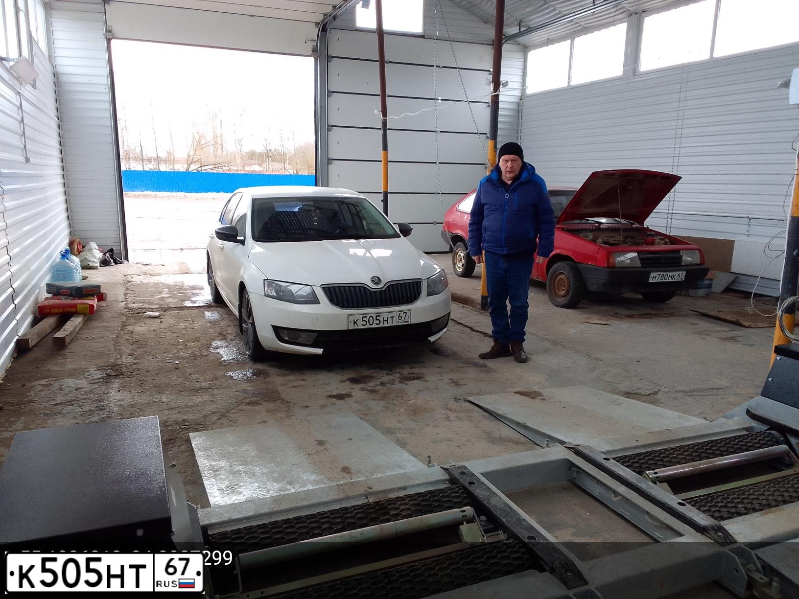 Фото автомобиля SKODA OCTAVIA, 2014 — госномер Х640РС178. Цвет: Белый