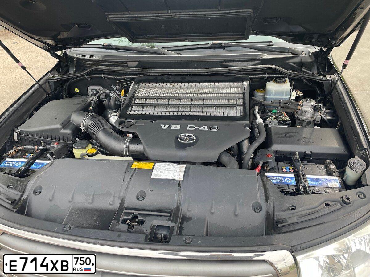 Фото автомобиля TOYOTA LANDCRUISER 200, 2010 — госномер Е158ВС790. Цвет: ЧЕРНЫЙ