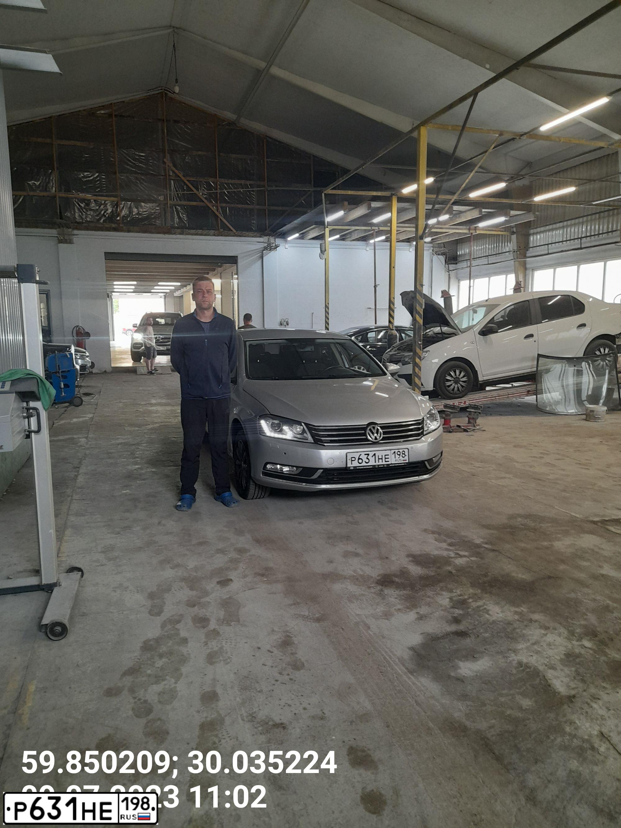 Фото автомобиля VOLKSWAGEN PASSAT, 2011 — госномер А446МН51. Цвет: СЕРЕБРИСТЫЙ