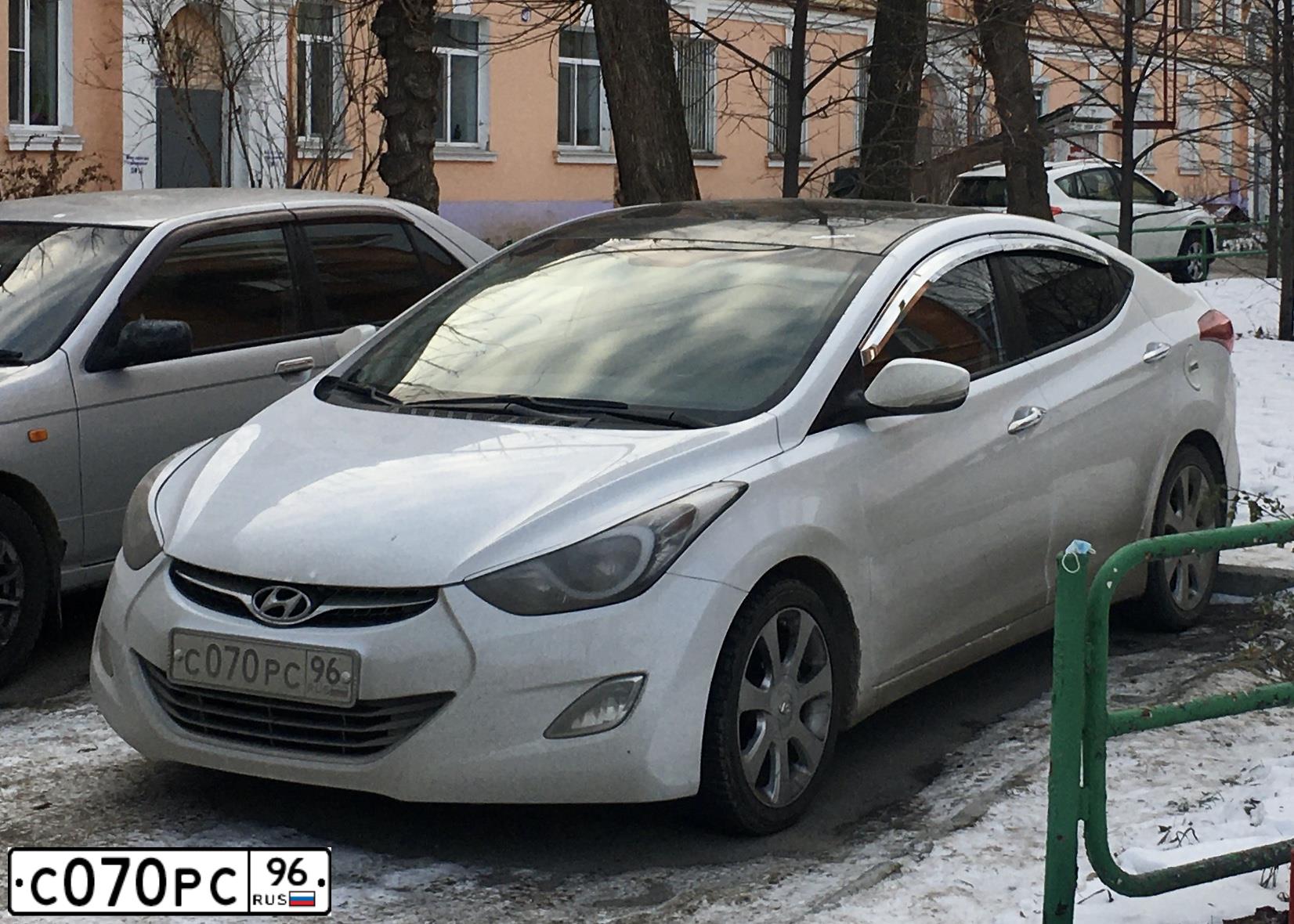 Фото автомобиля HYUNDAI AVANTE, 2010 — госномер С070РС96. Цвет: Белый