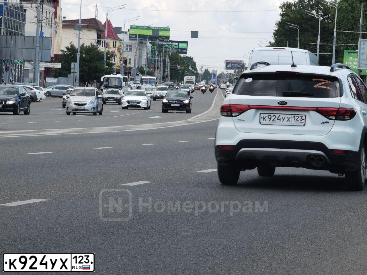 Фото автомобиля KIA RIO, 2019 — госномер К193НМ193. Цвет: Белый
