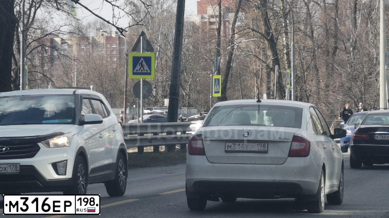 Фото автомобиля SKODA RAPID, 2018 — госномер М316ЕР198. Цвет: Белый