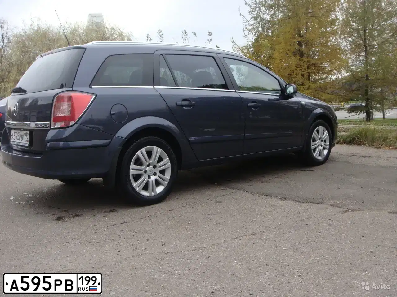 Фото автомобиля OPEL ASTRA, 2008 — госномер А595РВ199. Цвет: ТЕМНО-СИНИЙ