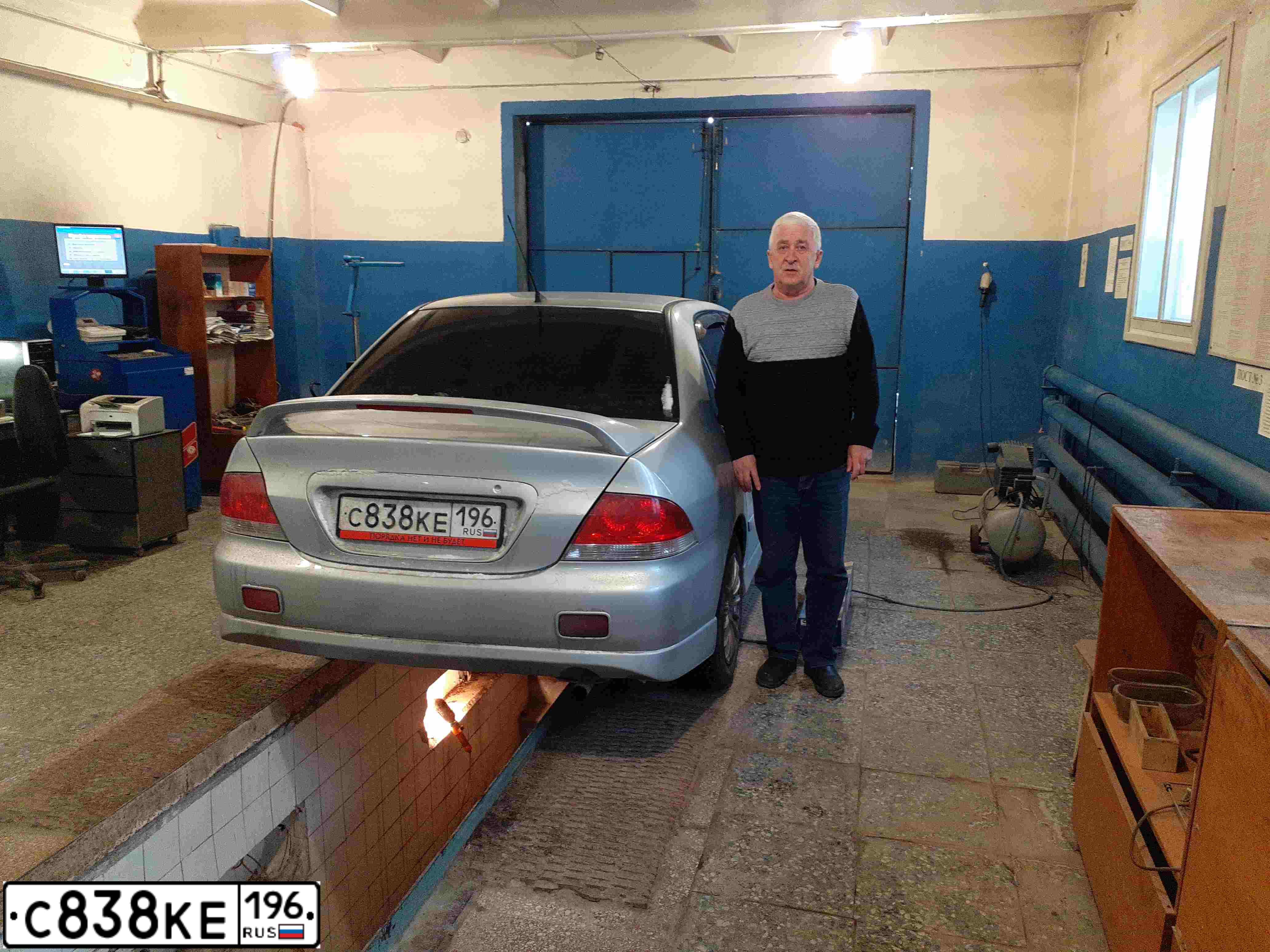 Фото автомобиля MITSUBISHI LANCER, 2005 — госномер К009ЕТ196. Цвет: Серебристый