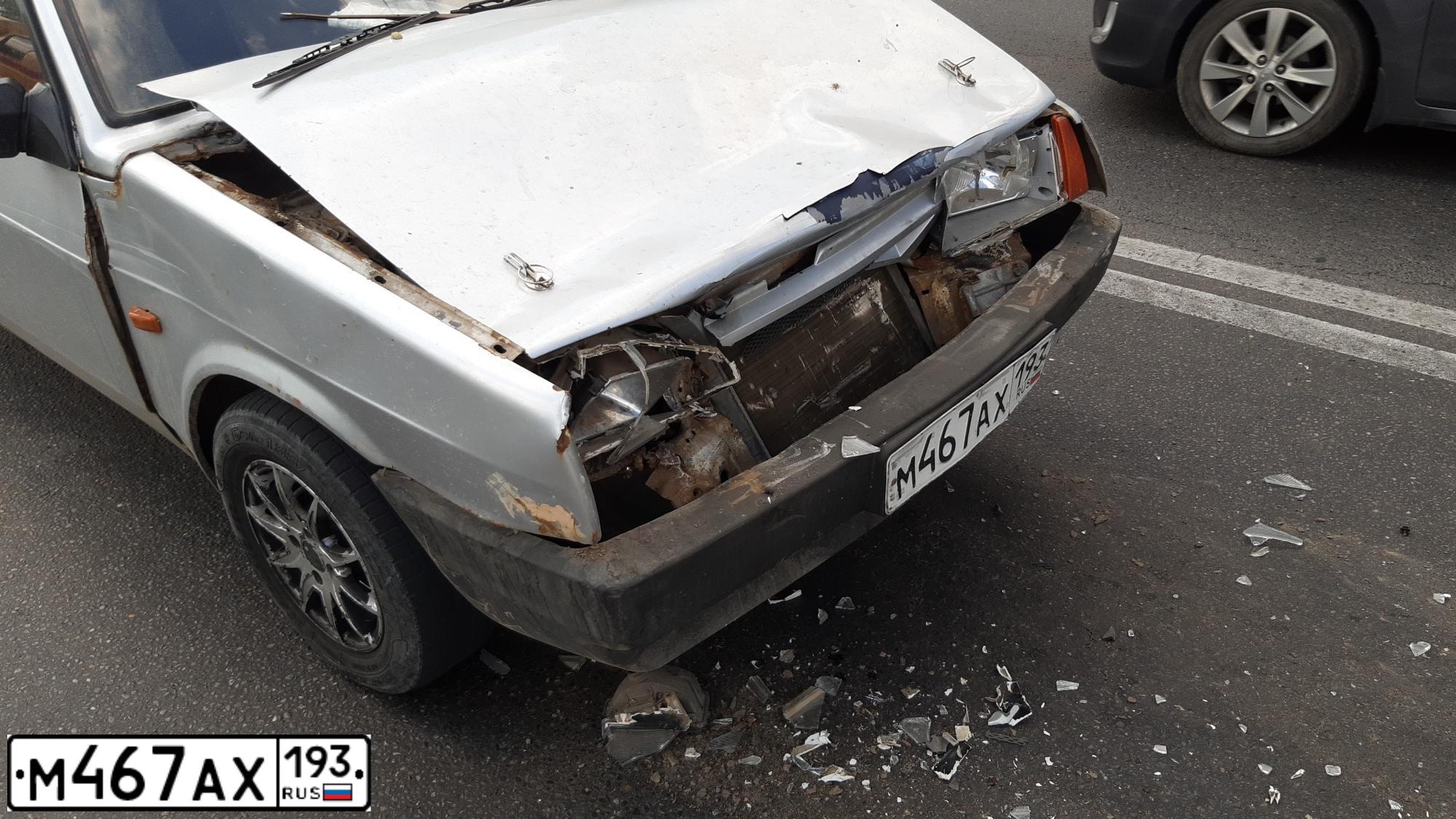 Фото автомобиля LADA 2109 SAMARA, 2001 — госномер М467АХ193. Цвет: СЕРЕБРИСТЫЙ