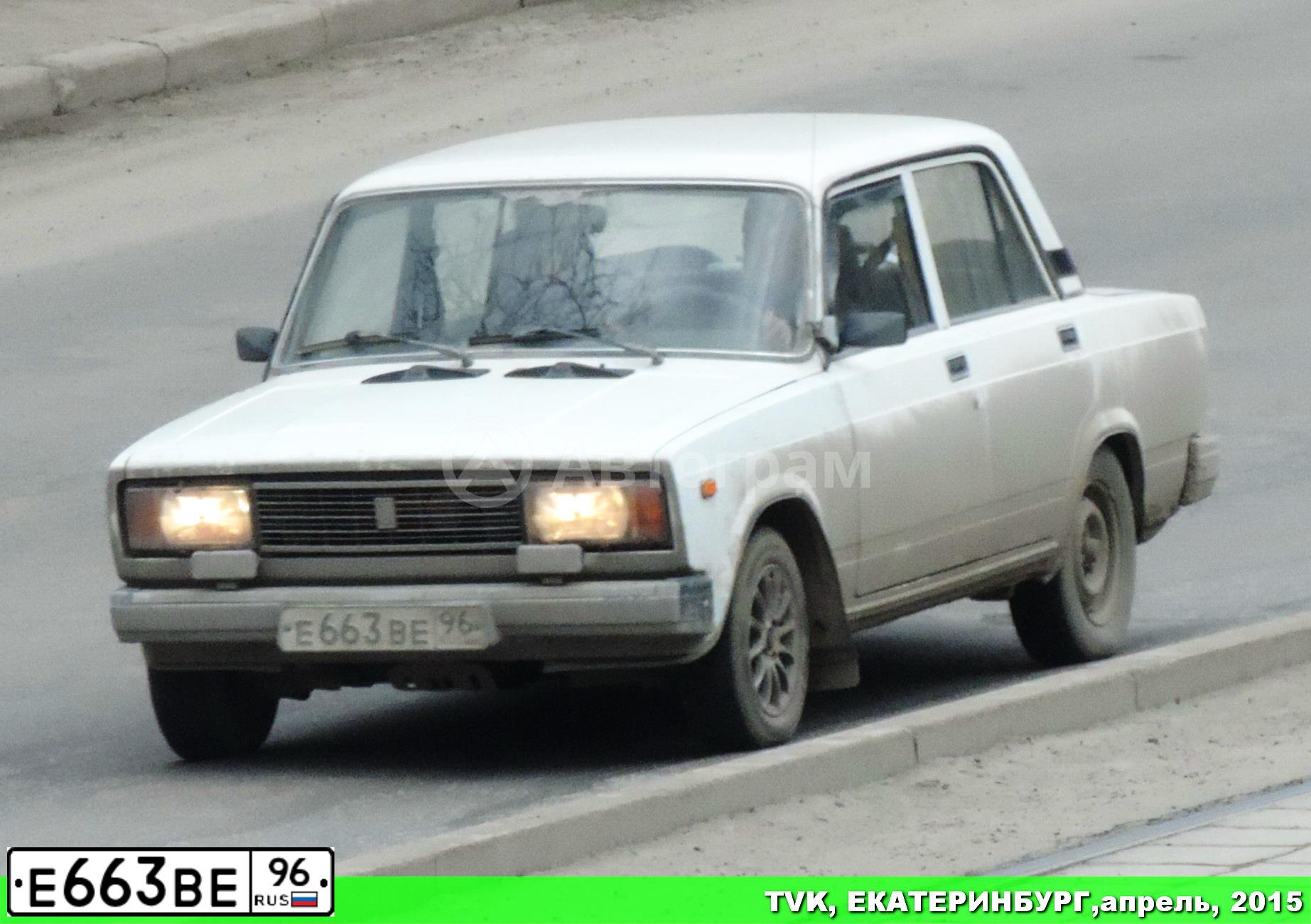 Фото автомобиля LADA 2105, 2006 — госномер Е663ВЕ96. Цвет: Белый