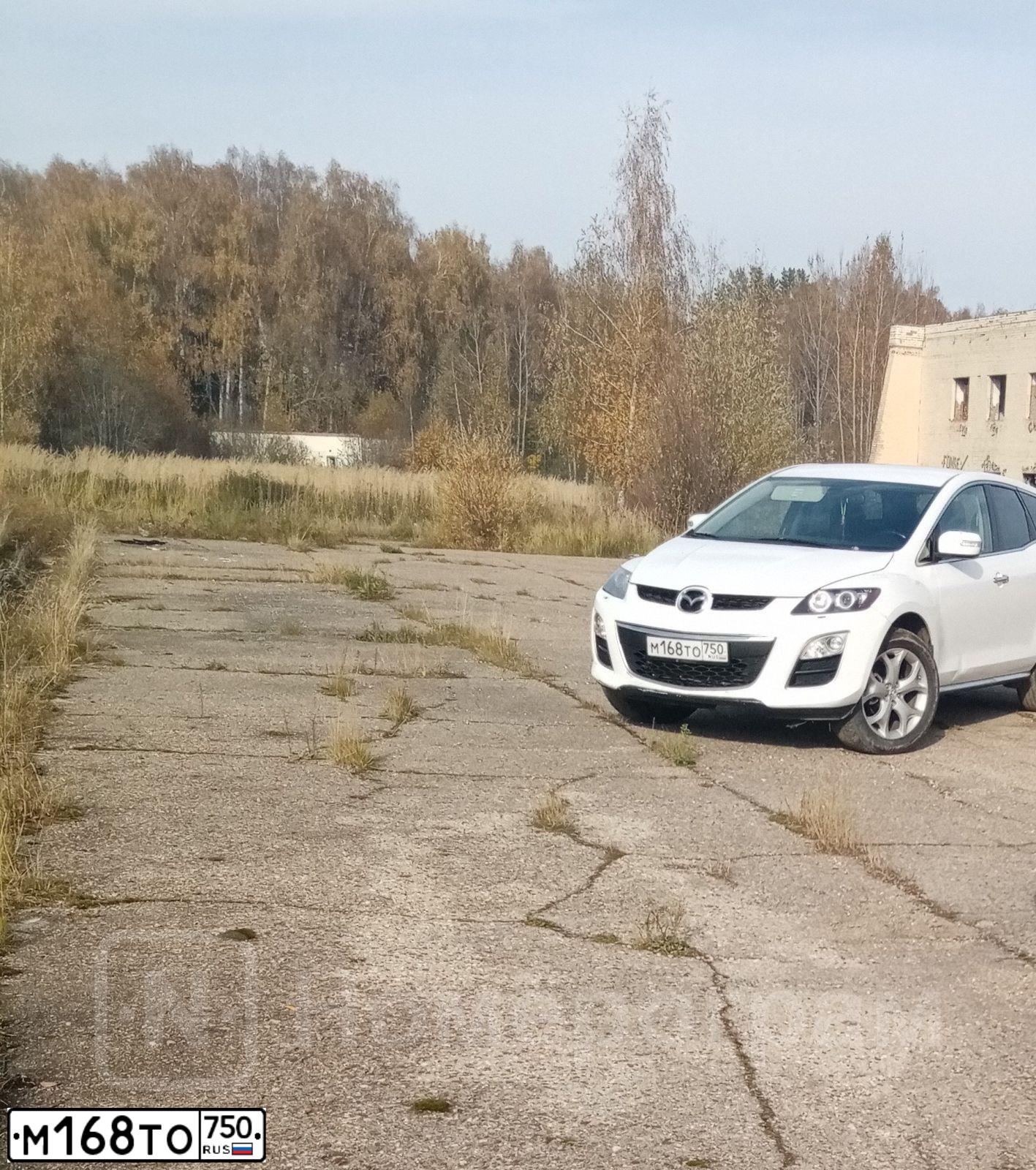Фото автомобиля MAZDA CX-7, 2010 — госномер М168ТО750. Цвет: Белый