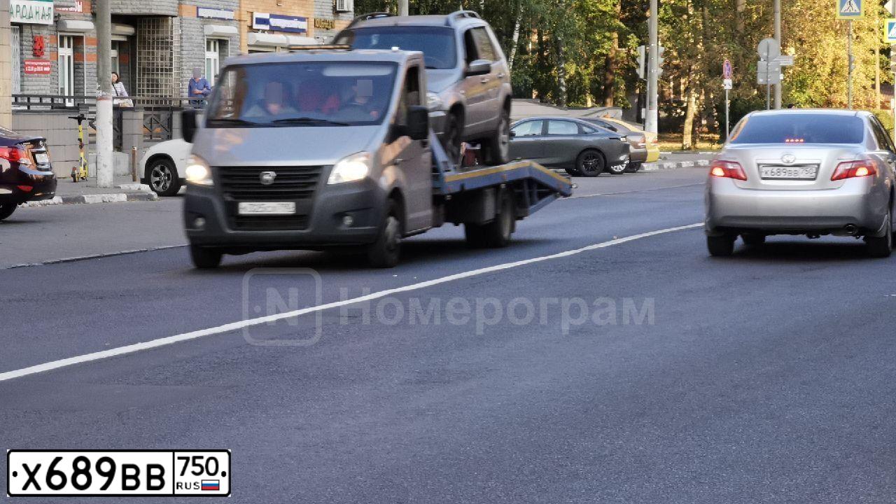Фото автомобиля UAZ 3163 PATRIOT, 2014 — госномер О878ХТ799. Цвет: ОКЕАН МЕТАЛЛИК