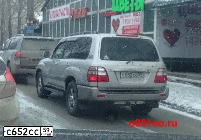 Фото автомобиля TOYOTA LANDCRUISER, 2004 — госномер С652СС59. Цвет: Серебристый