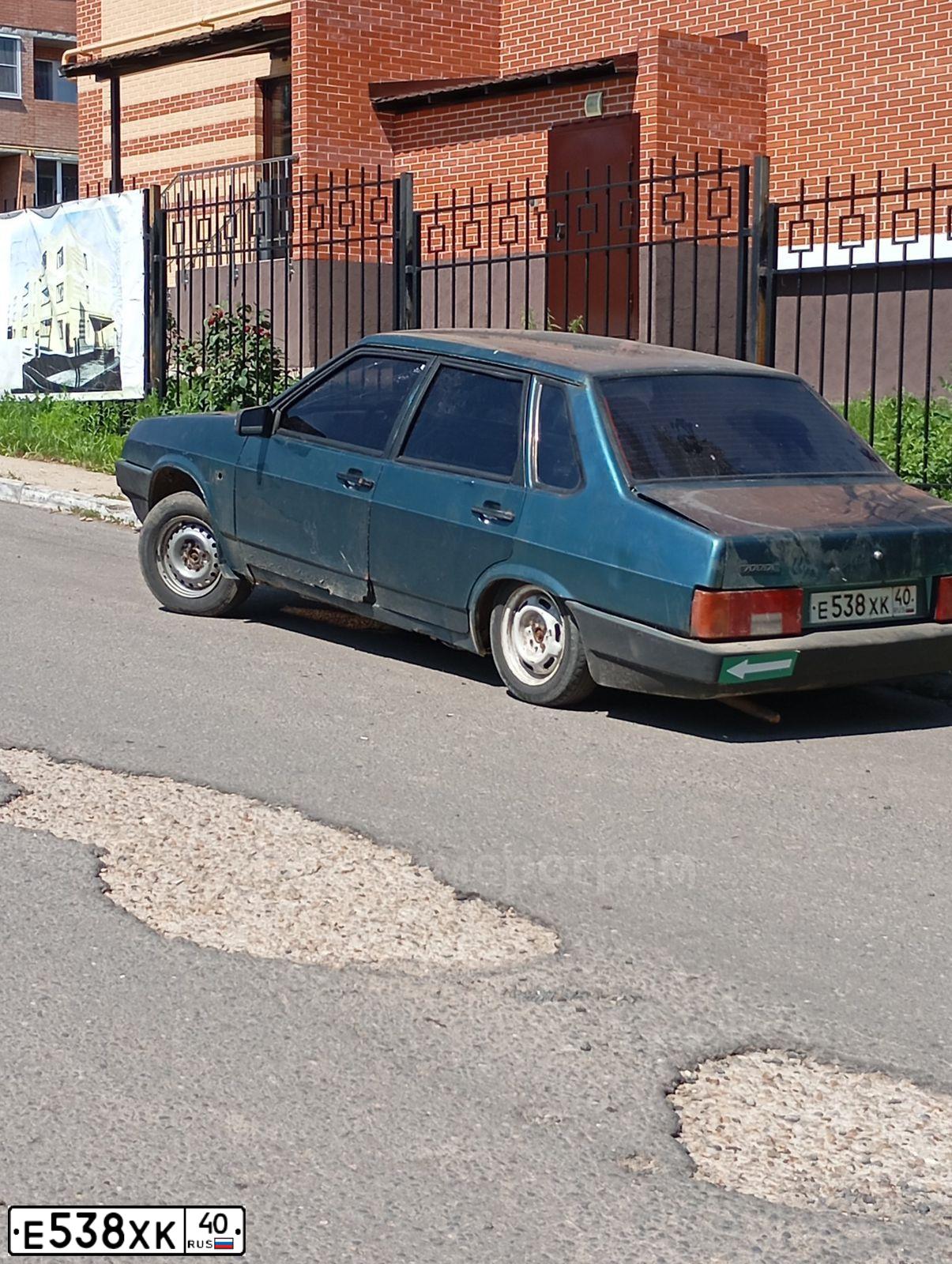 Фото автомобиля LADA 2109 SAMARA, 2002 — госномер Е538ХК40. Цвет: СЕРЕБРИСТО ЗЕЛЕНЫЙ