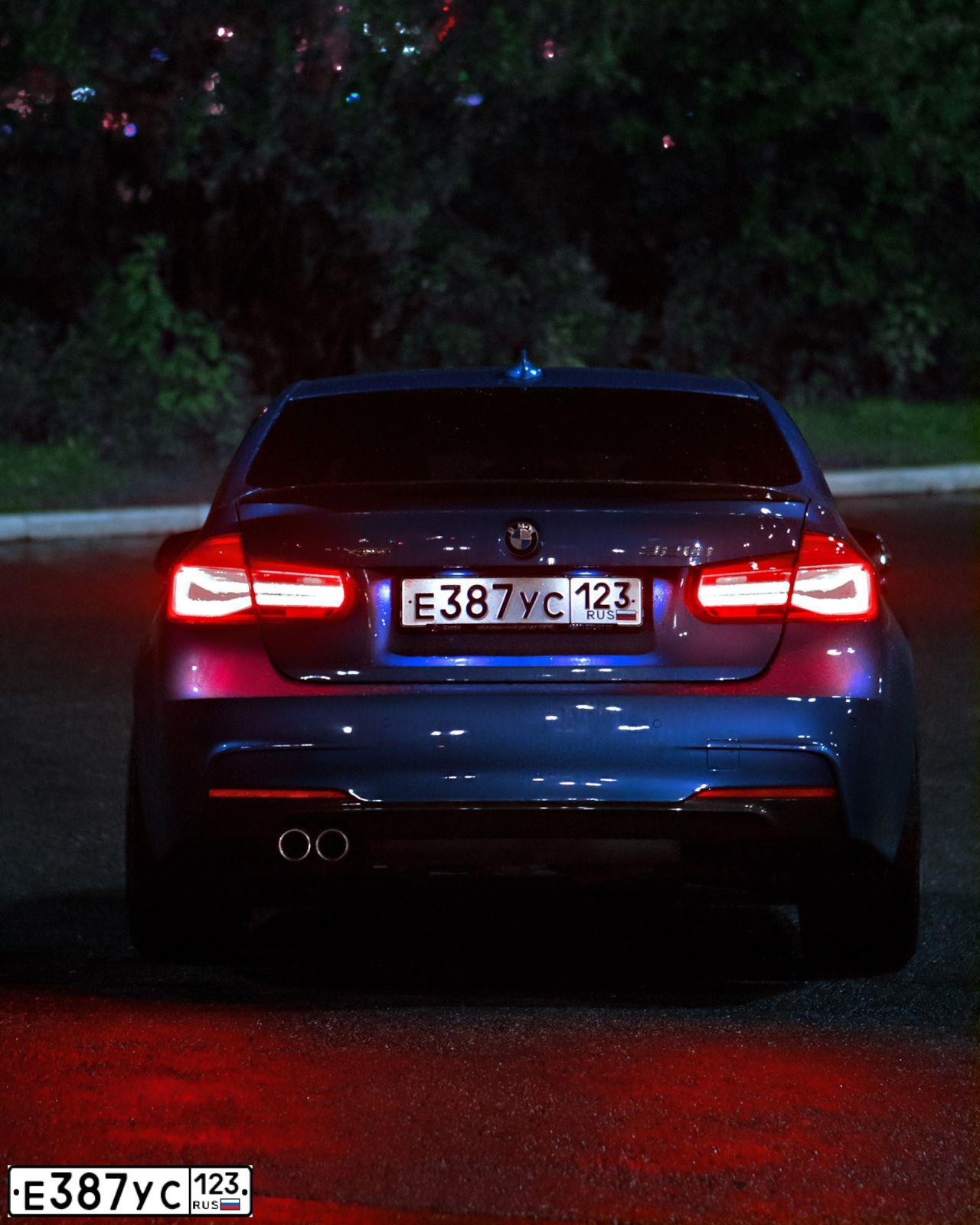 Фото автомобиля BMW SERIE 3, 2018 — госномер Е387УС123. Цвет: синий